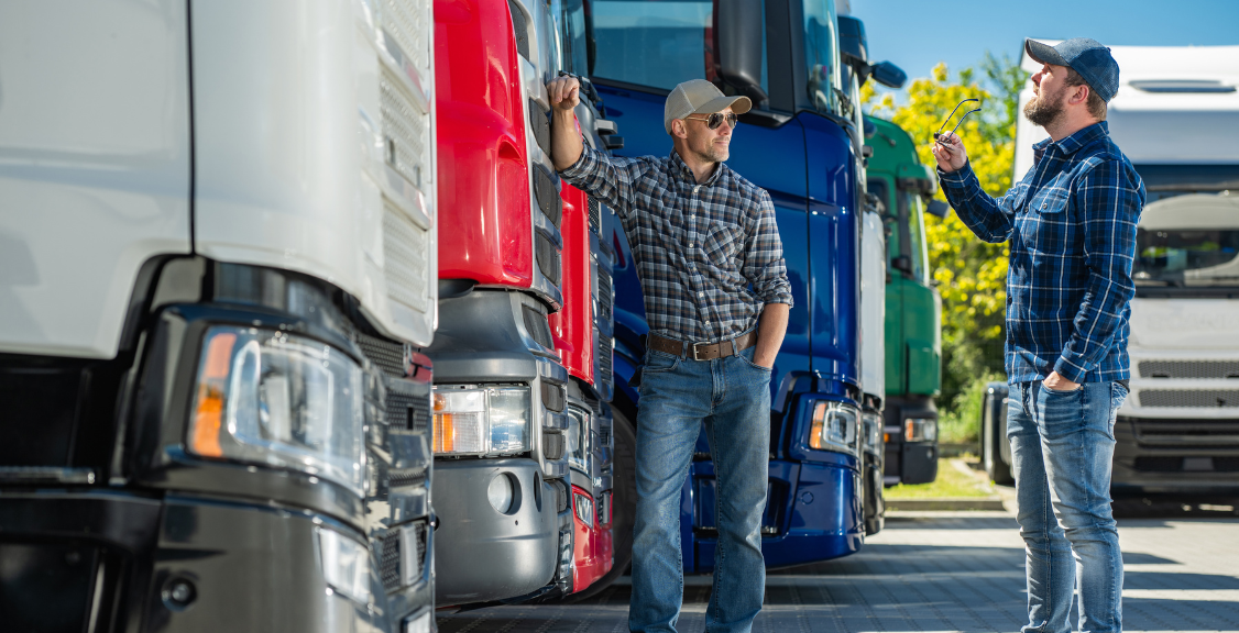 two man discussing the ELD compaliance of the trucks